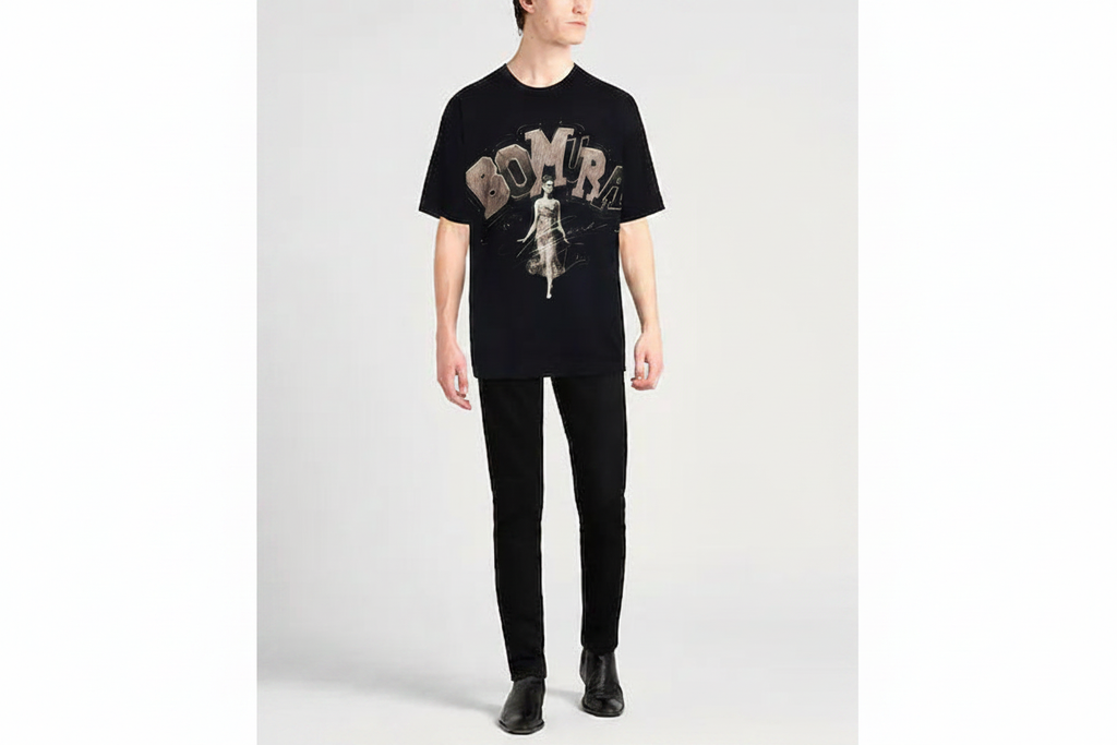 Bomura Tee on Model