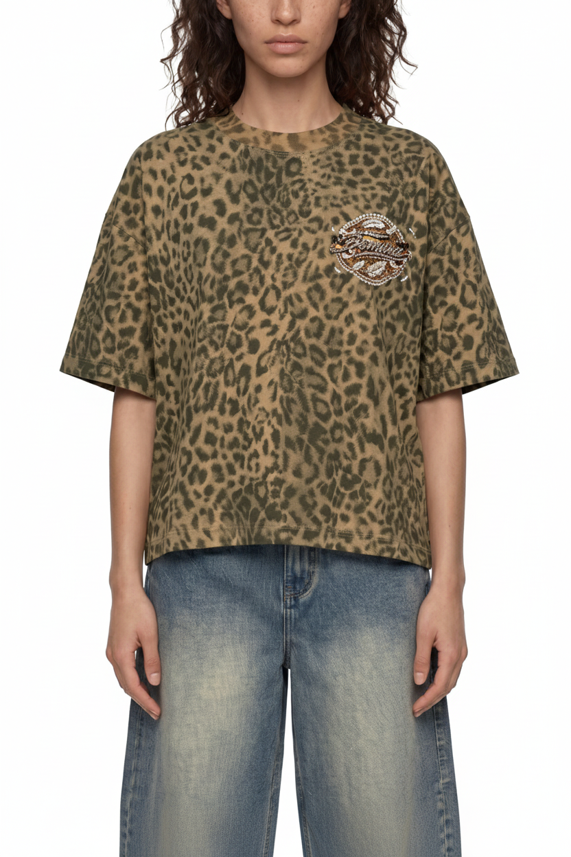 Wild Luxe Savana Leopardo Boxy Tee on Model